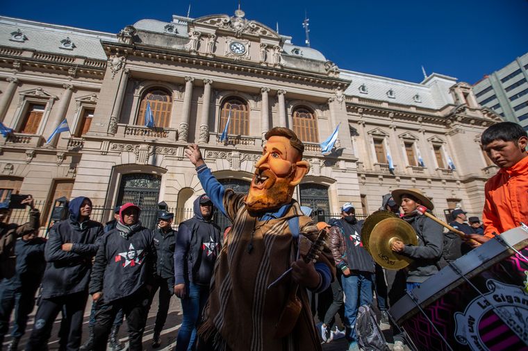 FOTO: Jujuy: marchas y cortes de ruta tras la aprobación de la reforma constitucional