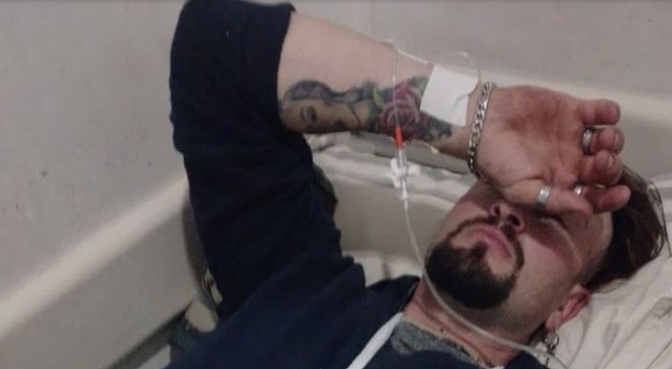 Video: estaba entrenando en un gimnasio y su exsuegra irrumpió a los tiros