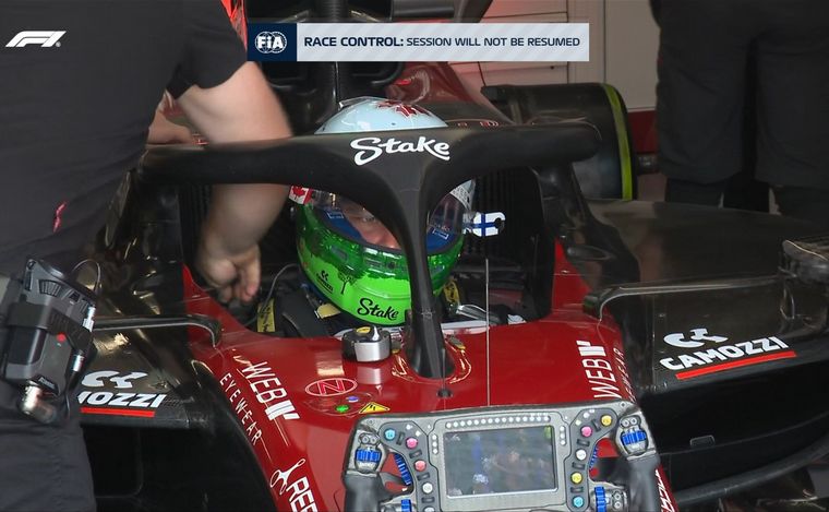 Bottas estaba adelante y esperaba volver a la pista, pero la FP1 se canceló en Canadá