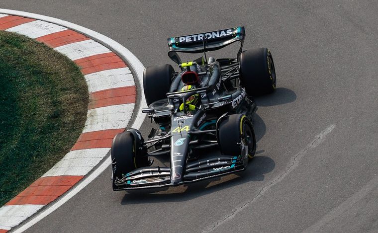 FOTO: Hamilton pudo poner su vuelta rápida y se quedó con lo mejor del viernes en Canadá