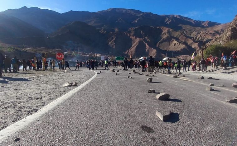 FOTO: Incidentes en rutas de Jujuy por protestas contra la reforma constitucional.