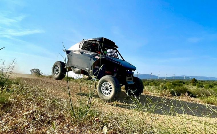 Cavigliasso y un salto en el agreste 'Chateau Lastours', donde probaron