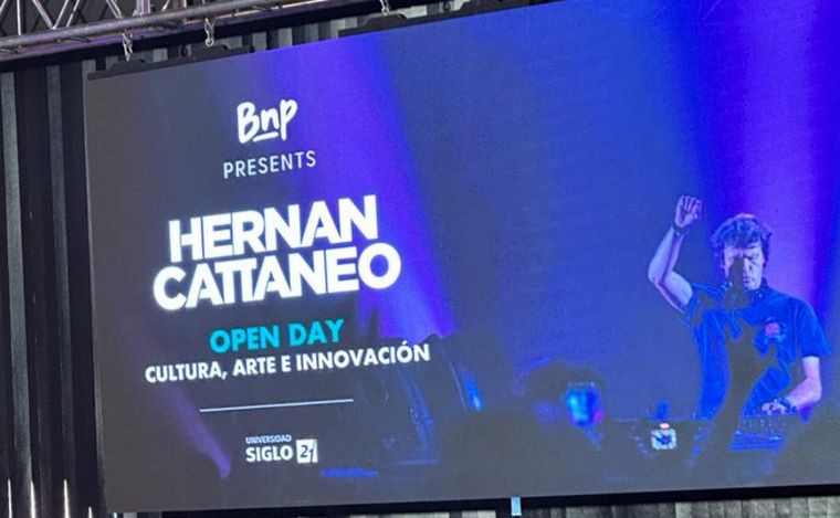 Charla abierta de Hernán Cattaneo en la Universidad Siglo 21.