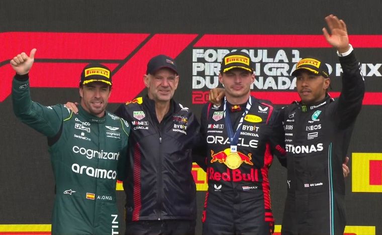 FOTO: Los más grandes talentos de la F1 en el podio: Verstappen, Alonso, Hamilton y Newey
