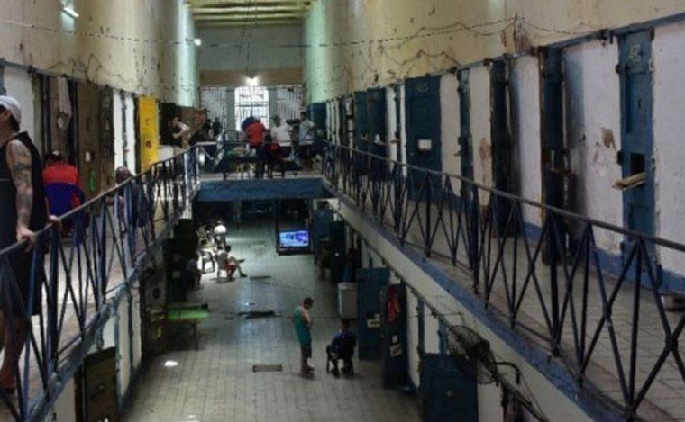 FOTO: Cárcel de Coronda: El agente fue descubierto al pasar por el sistema 