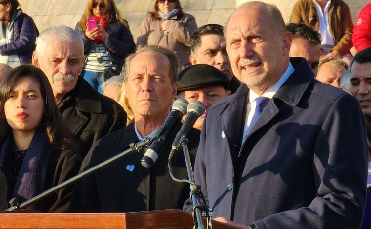 Omar Perotti pidió por más federalismo en el país y seguridad para Rosario. 