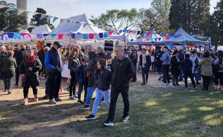 Mucha gente se acercó al Monumento a disfrutar de las distintas actividades.