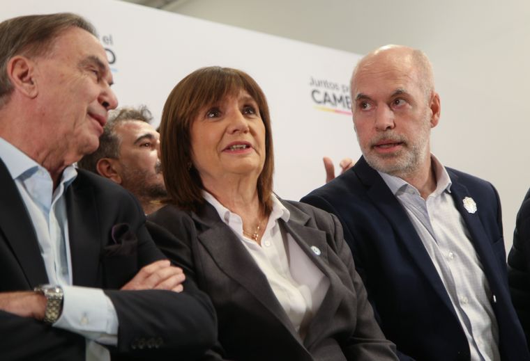 Pichetto, Bullrich y Larreta en la conferencia de prensa de JxC.
