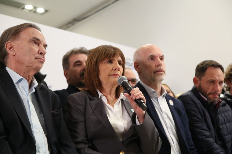 Pichetto, Bullrich y Larreta en la conferencia de prensa de JxC.