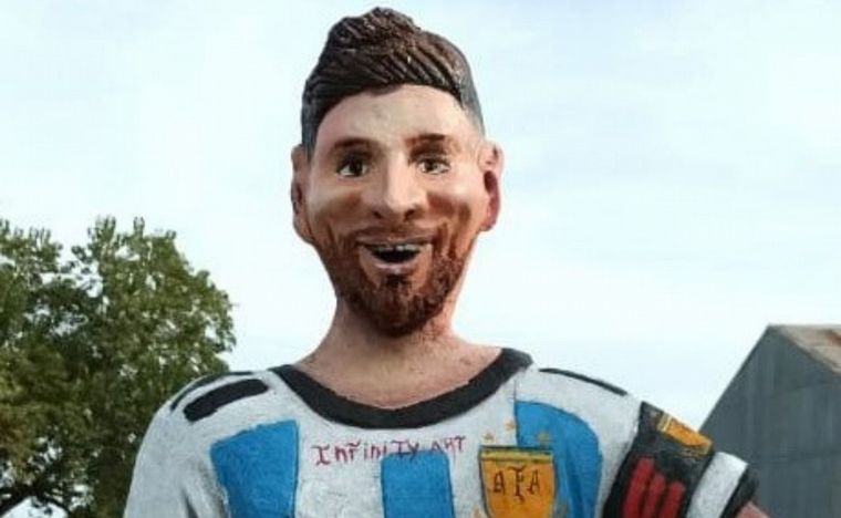 Las particulares estatuas de los campeones del mundo en Entre Ríos. @MartinFrancisco