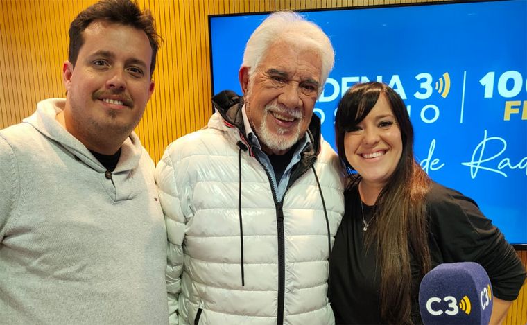 FOTO: Raúl Lavié visitó Viva la Radio en Cadena 3 Rosario en la previa de su show. 