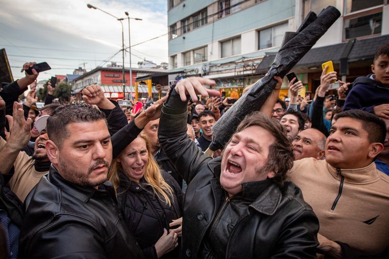 Milei lanzó su campaña y tendrá precandidatos a diputados en 23 distritos.