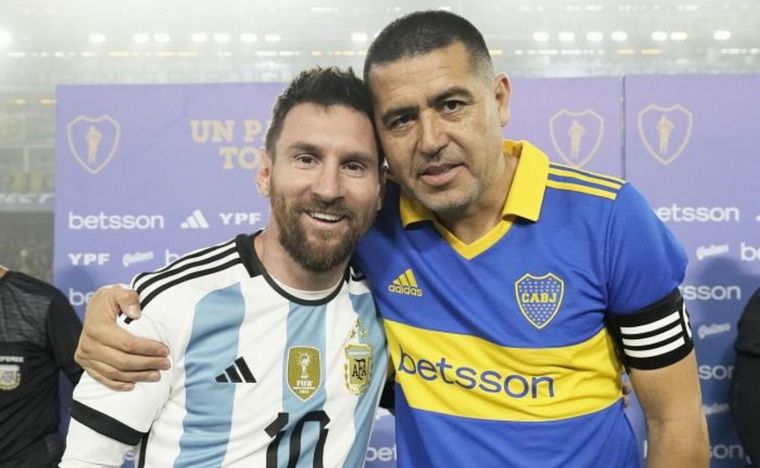 FOTO: Messi y Riquelme, los dos más ovacionados (Foto: Prensa Boca)
