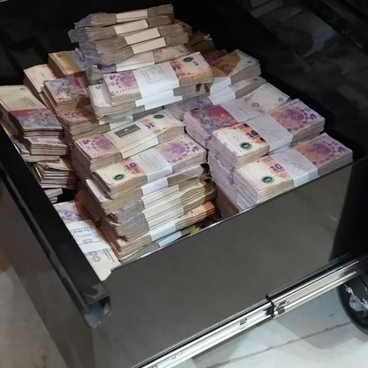 FOTO: Más de 6.000.000 de pesos en efectivo se encontraron dentro de la casa de los Sena.
