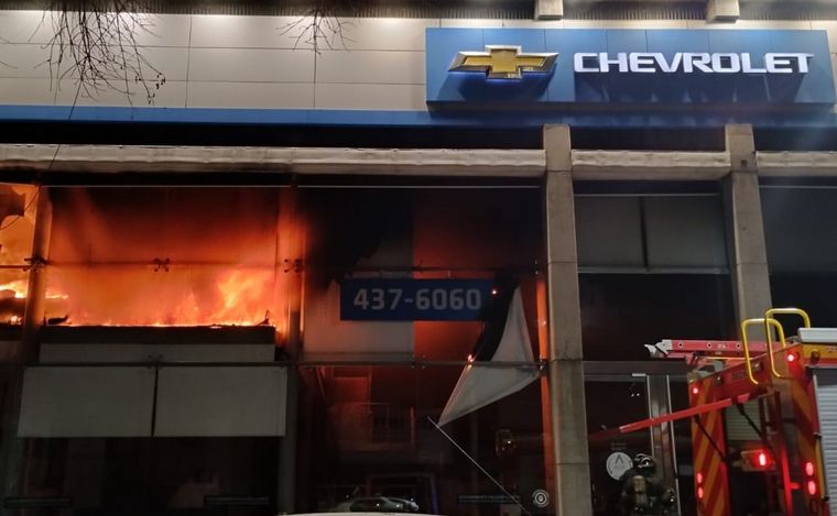 Pesado Castro Chevrolet en llamas.