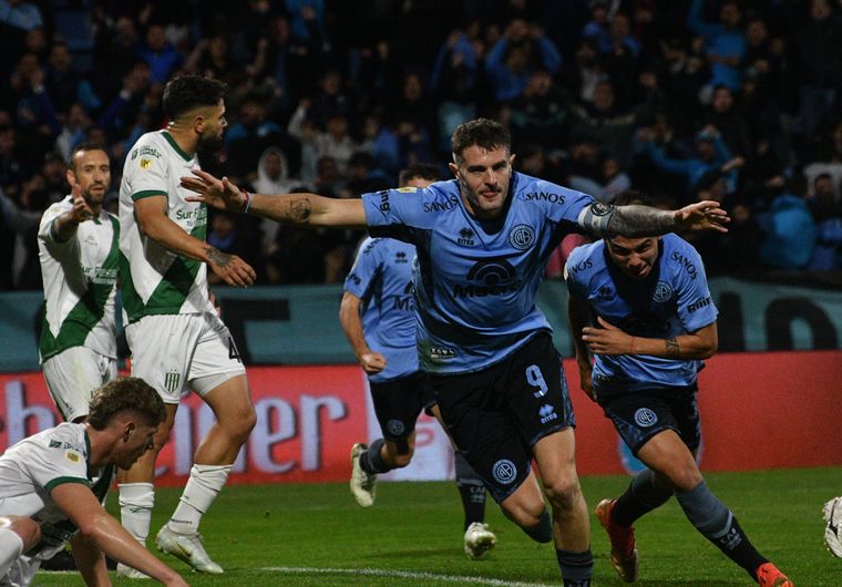 FOTO: Pablo Vegetti festeja el primer tanto del triunfo de Belgrano ante Banfield.