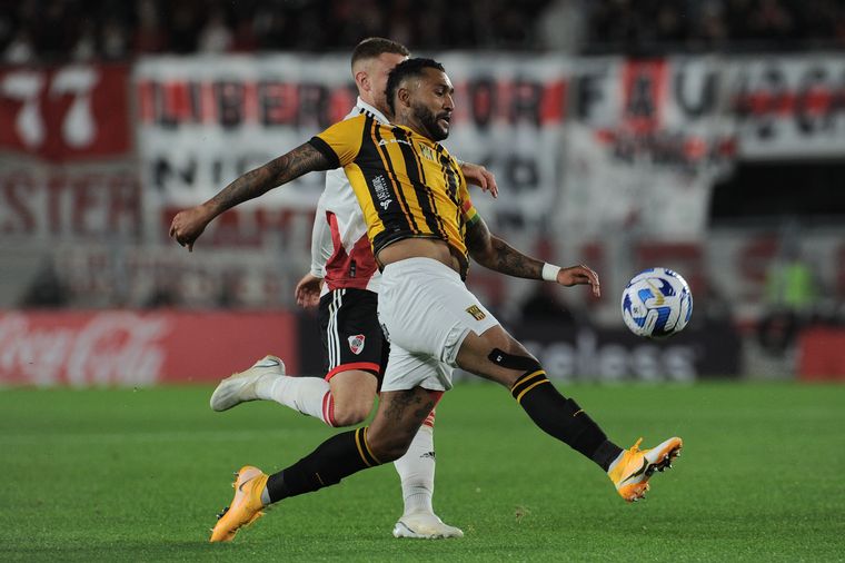 River-The Strongest, un duelo decisivo.