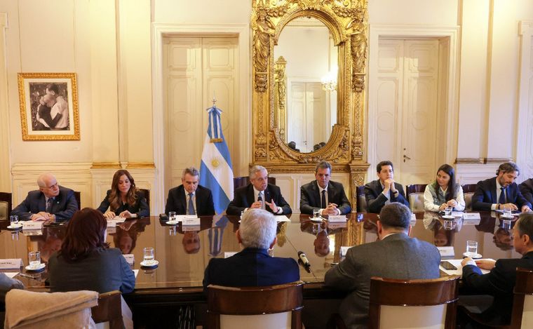 FOTO: El gabinete de Alberto Fernández se reunió en Casa Rosada. (Foto: Télam)