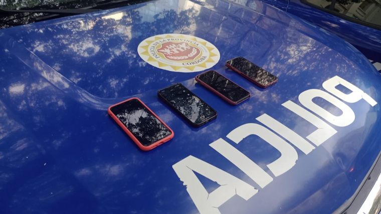 Cuatro adolescentes fueron víctimas de un robo piraña a la salida de la escuela.