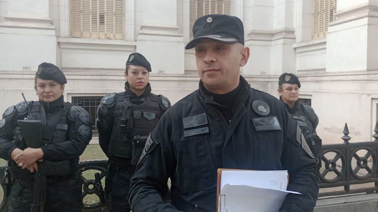 Cuatro adolescentes fueron víctimas de un robo piraña a la salida de la escuela.