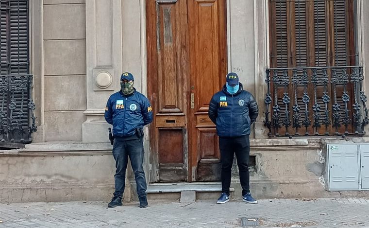 Allanamiento dejó dos detenidos, decomiso de sustancias y armas de fuego