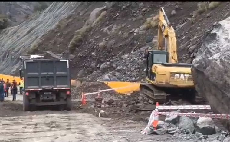 Mendoza: 400 camioneros están varados sin agua, con cinco baños químicos y -3º