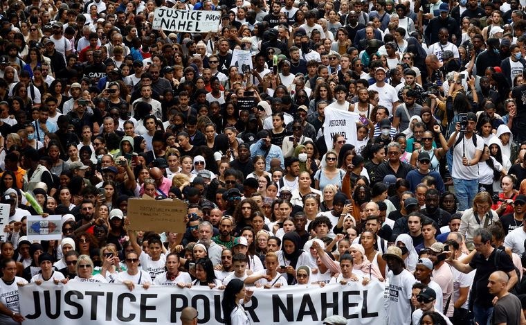 Protestas en Francia por el crimen de un joven a manos de la Policía. (Foto: NA)
