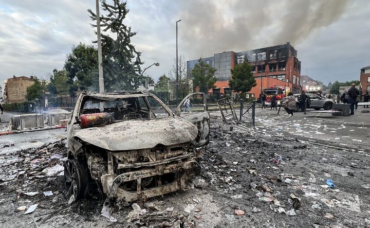 Gobierno de Francia estima más de 2000 autos quemados en las protestas. (Foto: Télam)