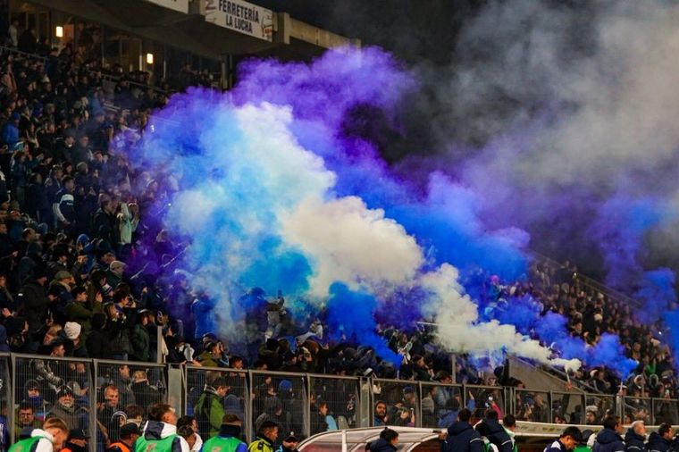 Gimnasia fue sancionado por insultos racistas (Foto:@gimnasiaoficial)