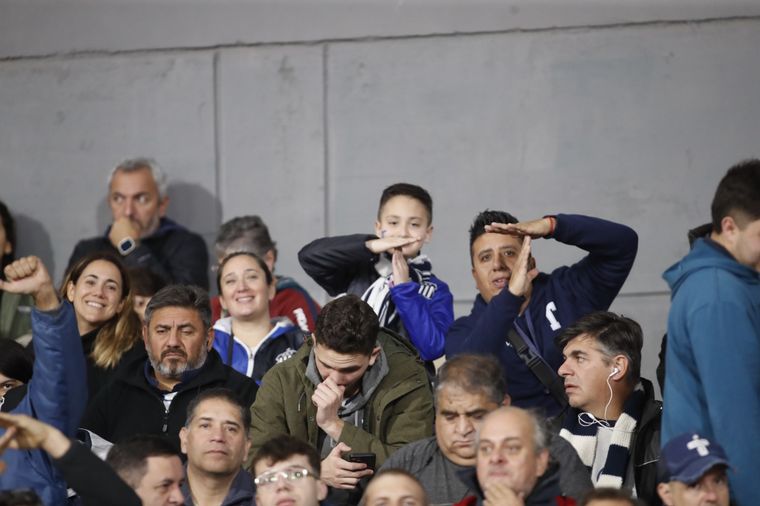 Los hinchas de Talleres coparon las tribunas del Kempes.