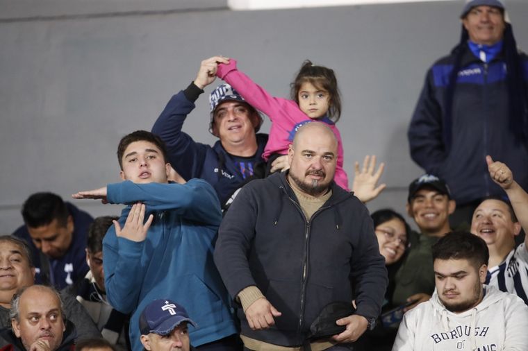 Los hinchas de Talleres coparon las tribunas del Kempes.