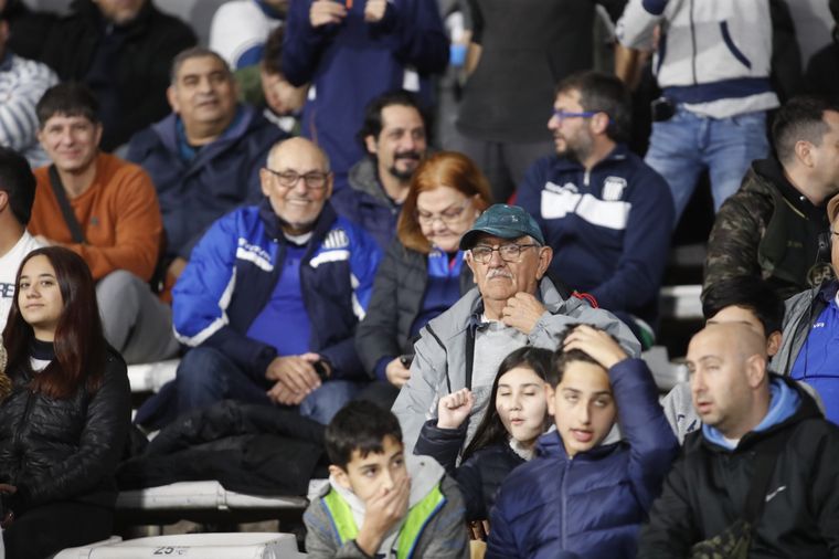 Los hinchas de Talleres coparon las tribunas del Kempes.
