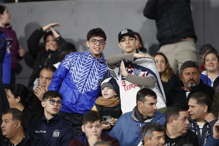 Los hinchas de Talleres coparon las tribunas del Kempes.