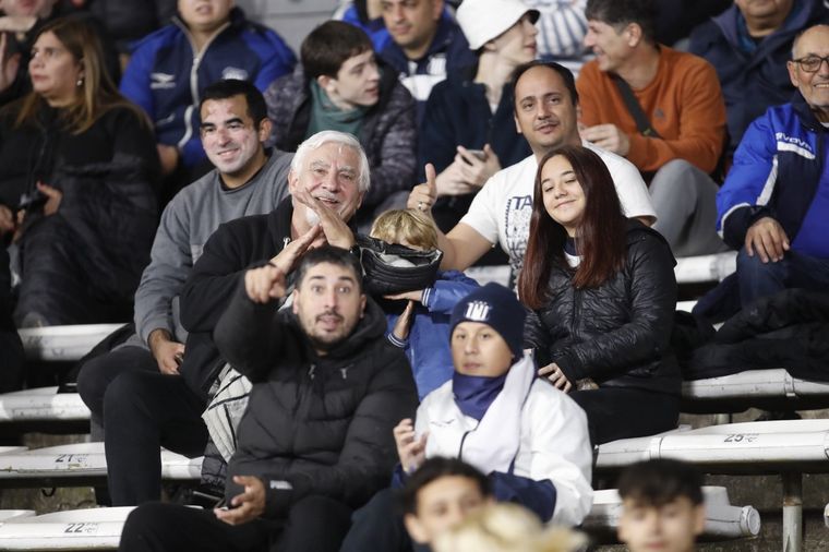 Los hinchas de Talleres coparon las tribunas del Kempes.