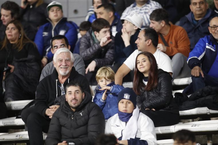 Los hinchas de Talleres coparon las tribunas del Kempes.