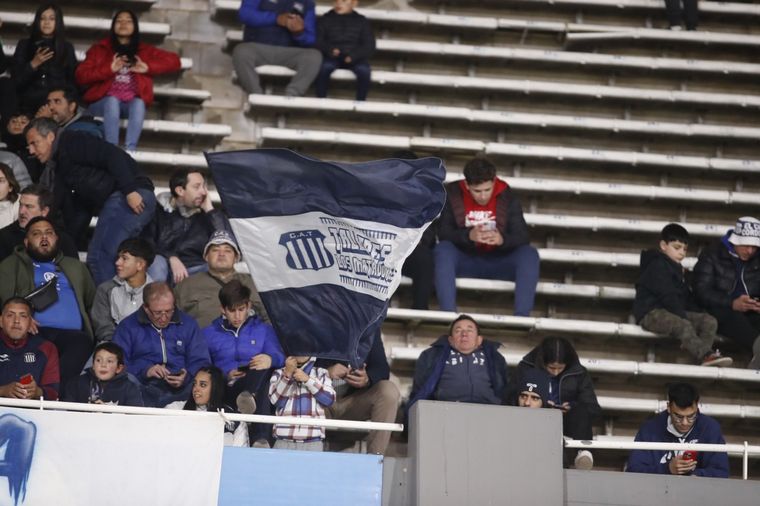 Los hinchas de Talleres coparon las tribunas del Kempes.