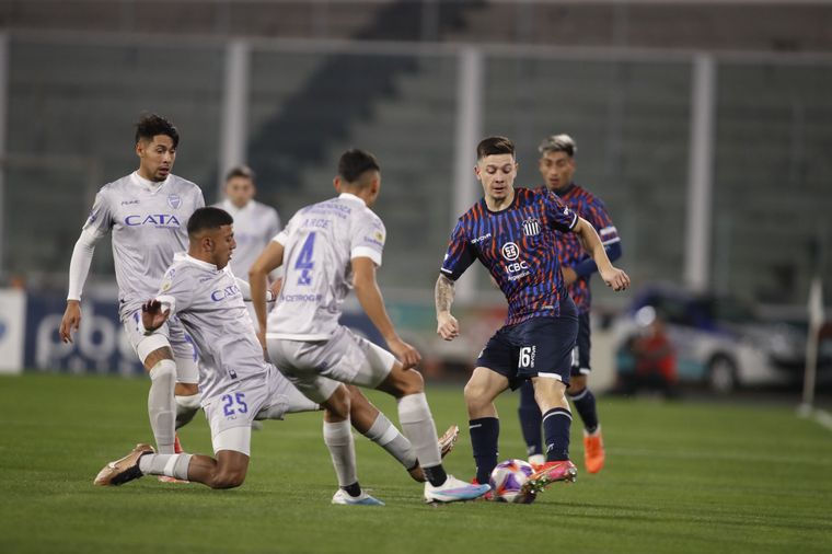 Talleres no pudo ganar y puso la punta en riesgo