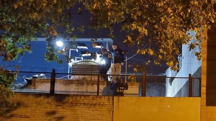 Cinco presos se fugaron de una comisaría y tres fueron recapturados