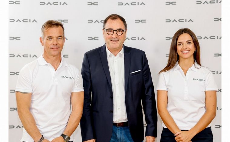 FOTO: Loeb, Devot y Gutiérrez en la conferencia de Dacia sobre el Dakar