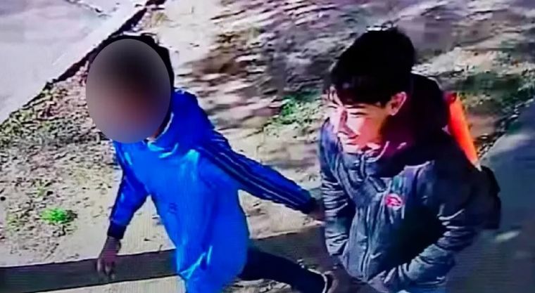 La última imagen de Joaquín con vida, con quien sería su asesino.