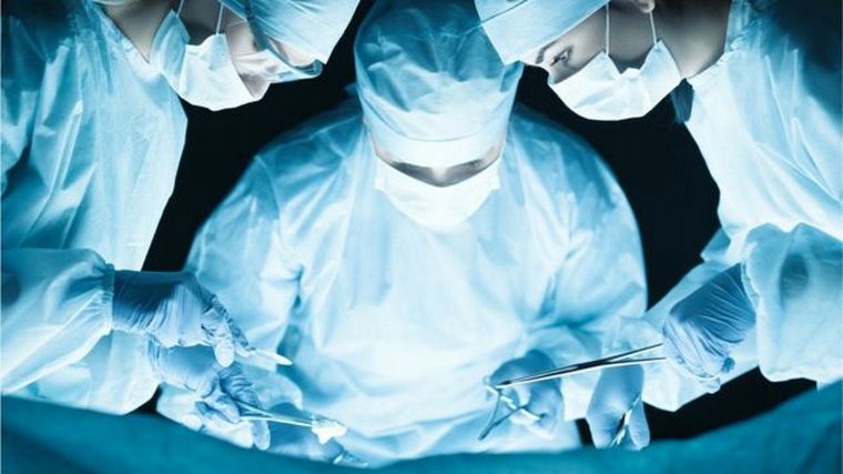 Tiene cáncer en el riñón izquierdo y le extirparon el derecho por error