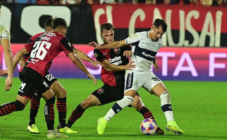 Newell's vs. Gimnasia. Fecha 22 de la Liga Profesional de Fútbol 2023. 