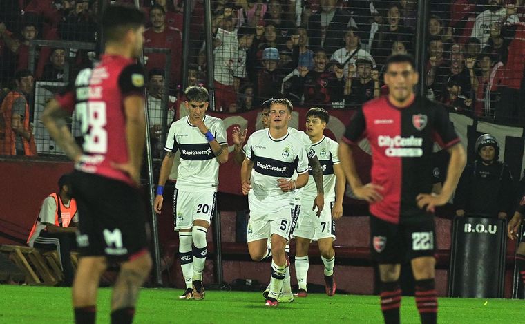 Newell's vs. Gimnasia. Fecha 22 de la Liga Profesional de Fútbol 2023. 