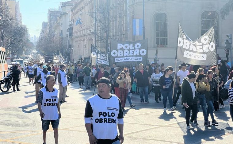 Protesta de piqueteros en Córdoba. (Foto: Daniel Cáceres/Cadena 3)