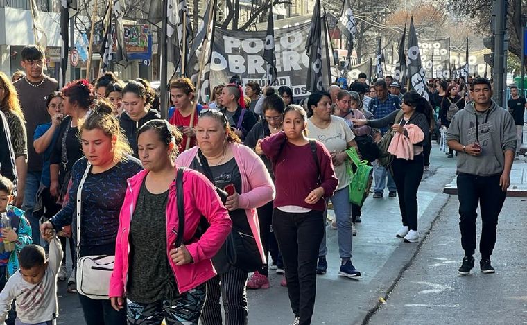Protesta de piqueteros en Córdoba. (Foto: Daniel Cáceres/Cadena 3)