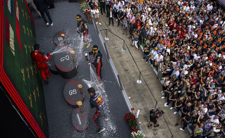 FOTO: El podio del Red Bull Ring con Verstappen, Leclerc y Pérez 