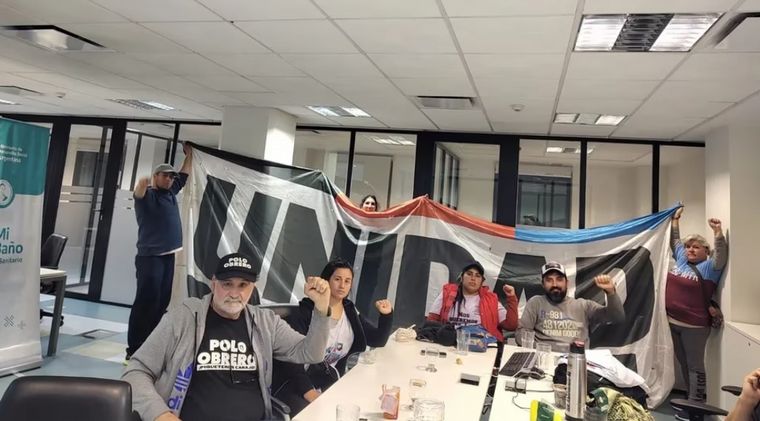 Belliboni y otros manifestantes ocuparon varias horas en oficinas del Ministerio.