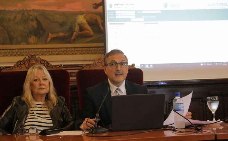 Tribunal Electoral confirmó el triunfo de Llaryora. (Foto: Daniel Cáceres/Cadena 3)