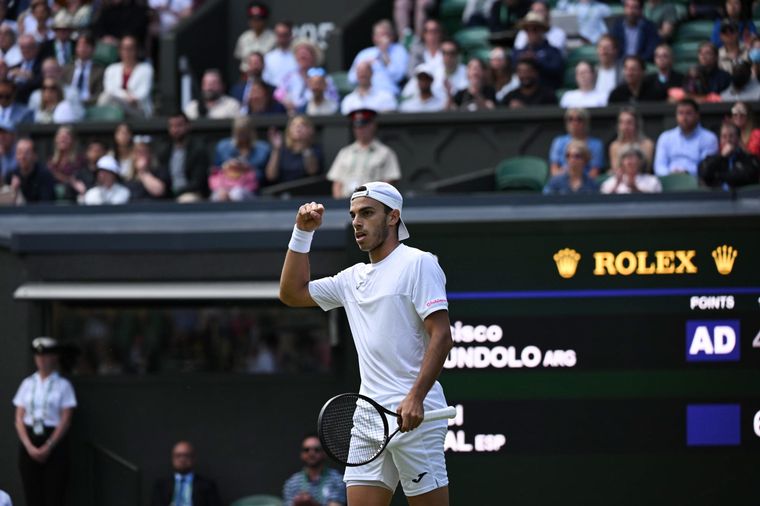 FOTO: El argentino Cerúndolo avanzó de ronda en Wimbledon. 