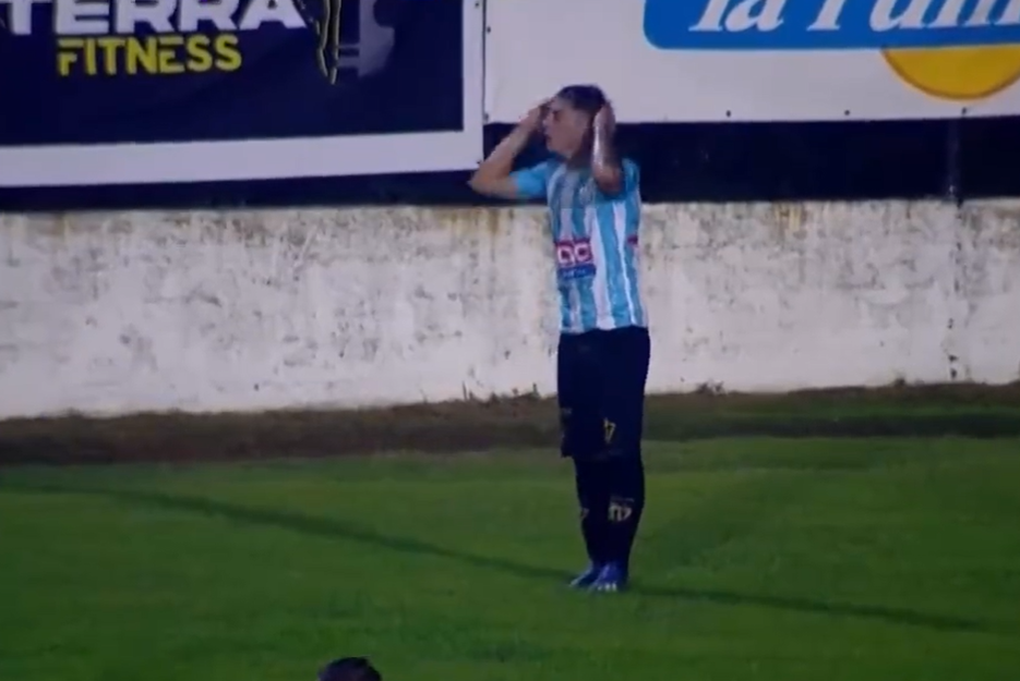 Leonel Ovejero se lamenta por su expulsión (FOTO: Captura TyC)